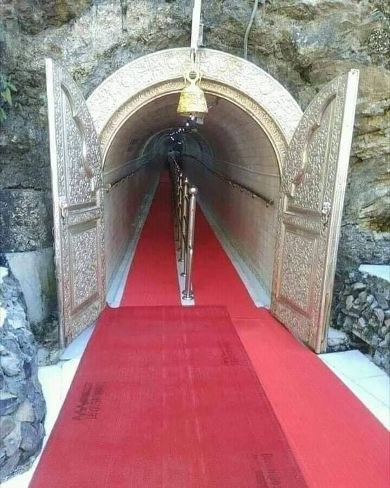 नई गुफा — भक्तों के लिए नया प्रवेशद्वार