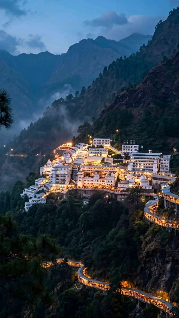 भवन — पवित्र गुफा